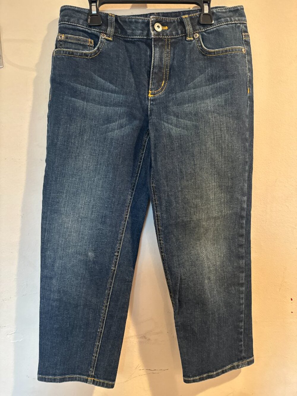 Ann Taylor Modern Fit Lindsay Waist Women's size 4 98% Cotton Capris Jeans